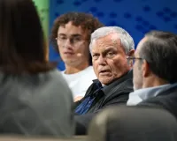 苏铭天：人工智能的“奥本海默时刻”已经错过