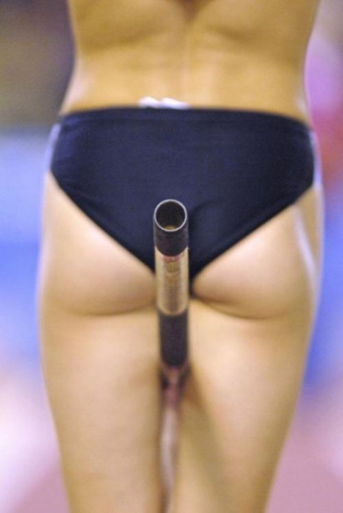 sexy-girls-pole-vaulting-2.jpg