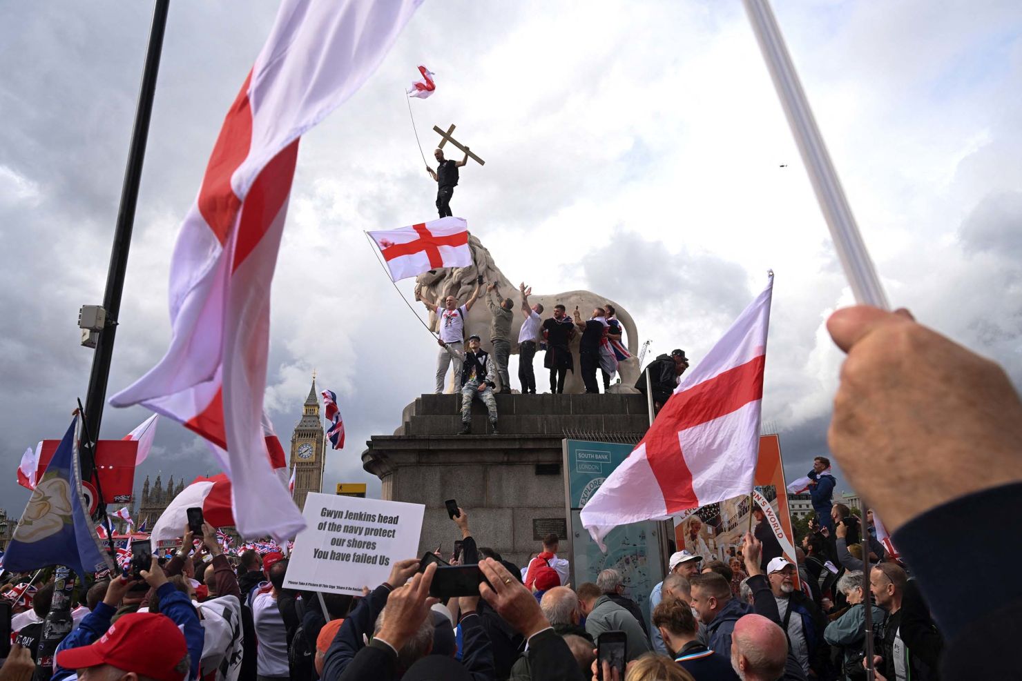 11-009-2025-09-13t194328z-1177066837-rc21rgar7sdc-rtrmadp-3-britain-protests.jpg