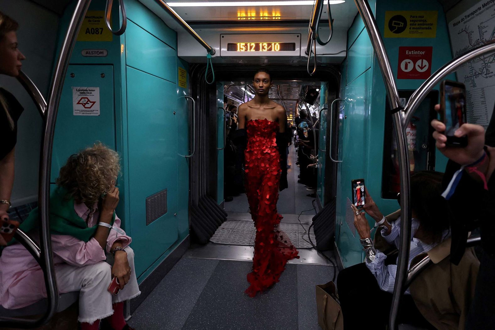15-16-2025-10-14t013811z-1879929532-rc26bha0sc8r-rtrmadp-3-brazil-fashion.jpg
