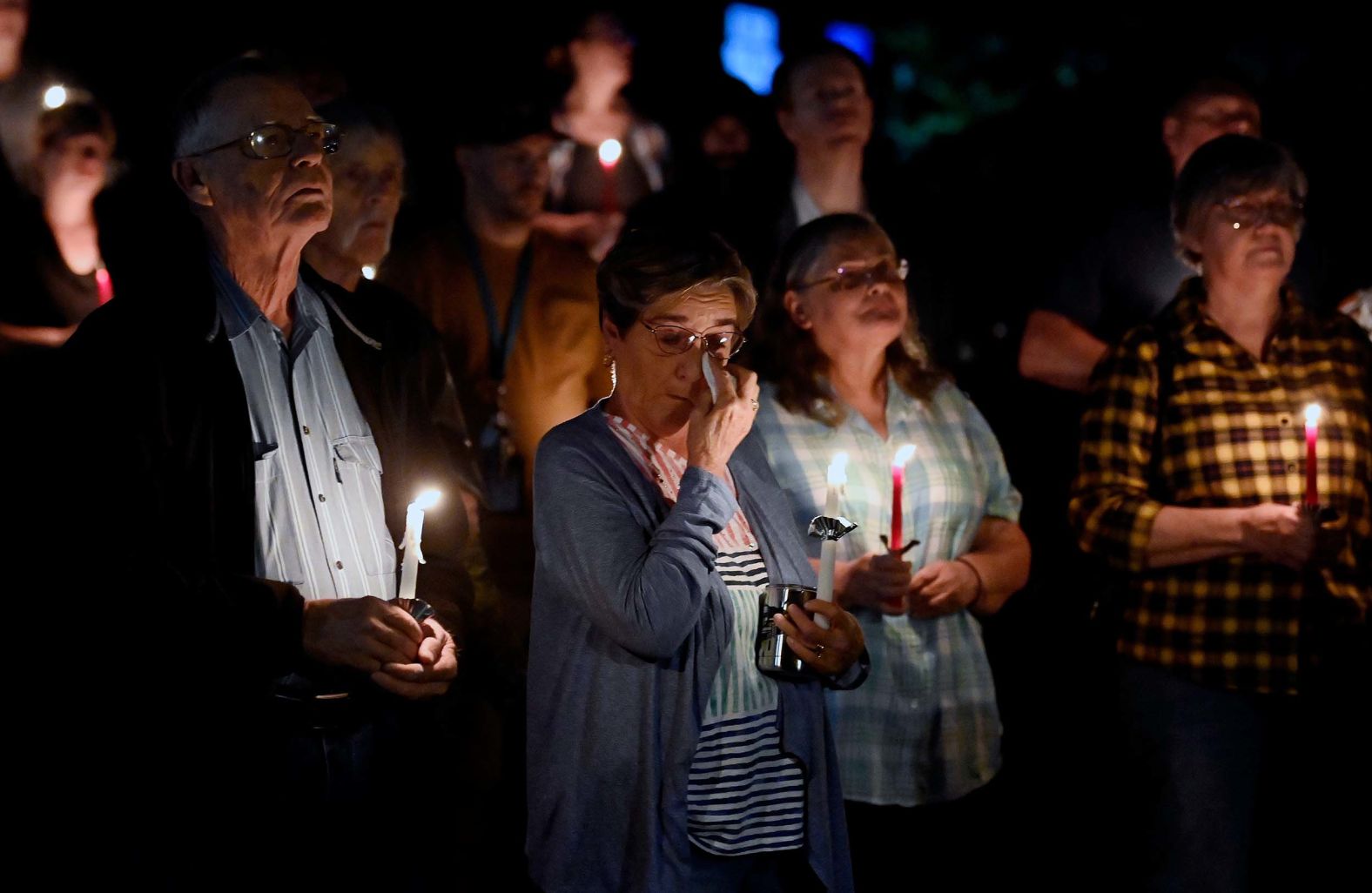 17-2025-10-12t020825z-291546557-mt1usatoday27304823-rtrmadp-3-diana-hicks-wipes-.jpg
