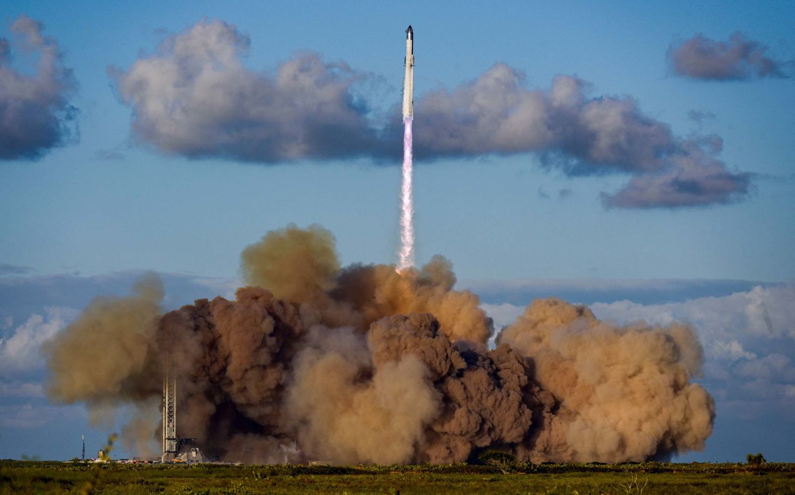 20-25-2025-10-14t003208z-2090448880-rc2cbhag8d6x-rtrmadp-3-spacex-starship.jpg