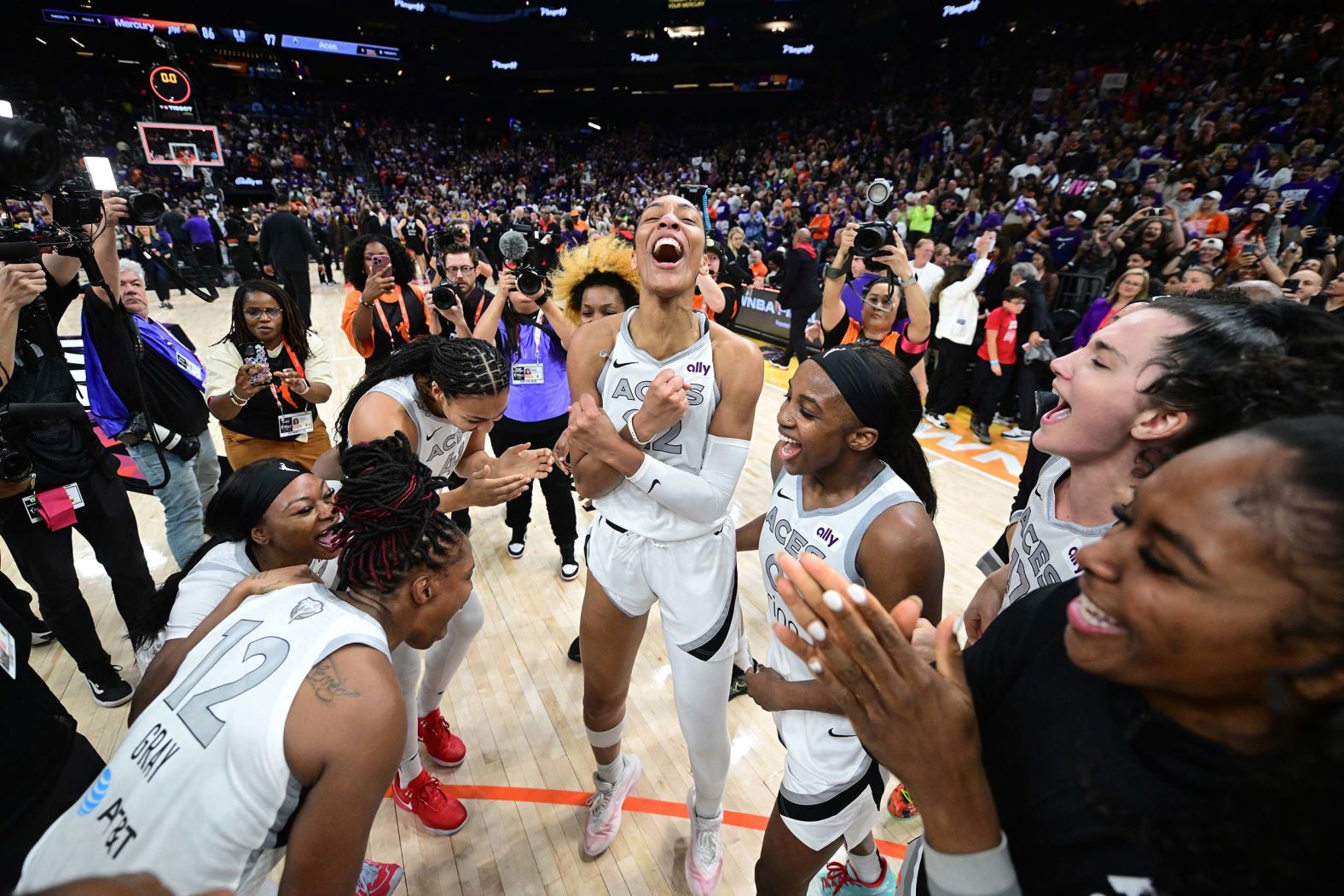 23-23-gettyimages-2240663138.jpg