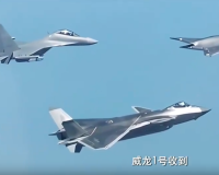 讲武谈兵|空军首次公开有人/无人战机协同作战,“踹门作战”的急先锋