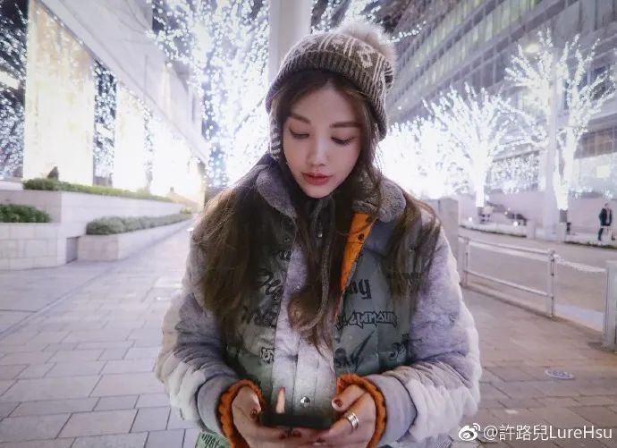 261672ee76.jpg
