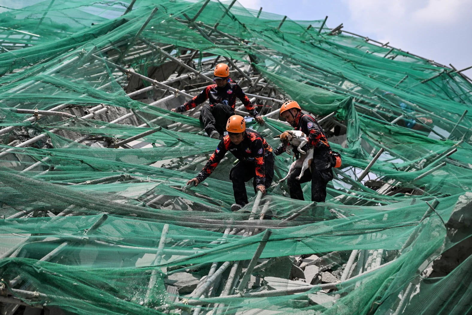 27-27-23-2026-05-25t065856z-2050606799-rc22glai34pa-rtrmadp-3-philippines-collapse.jpg