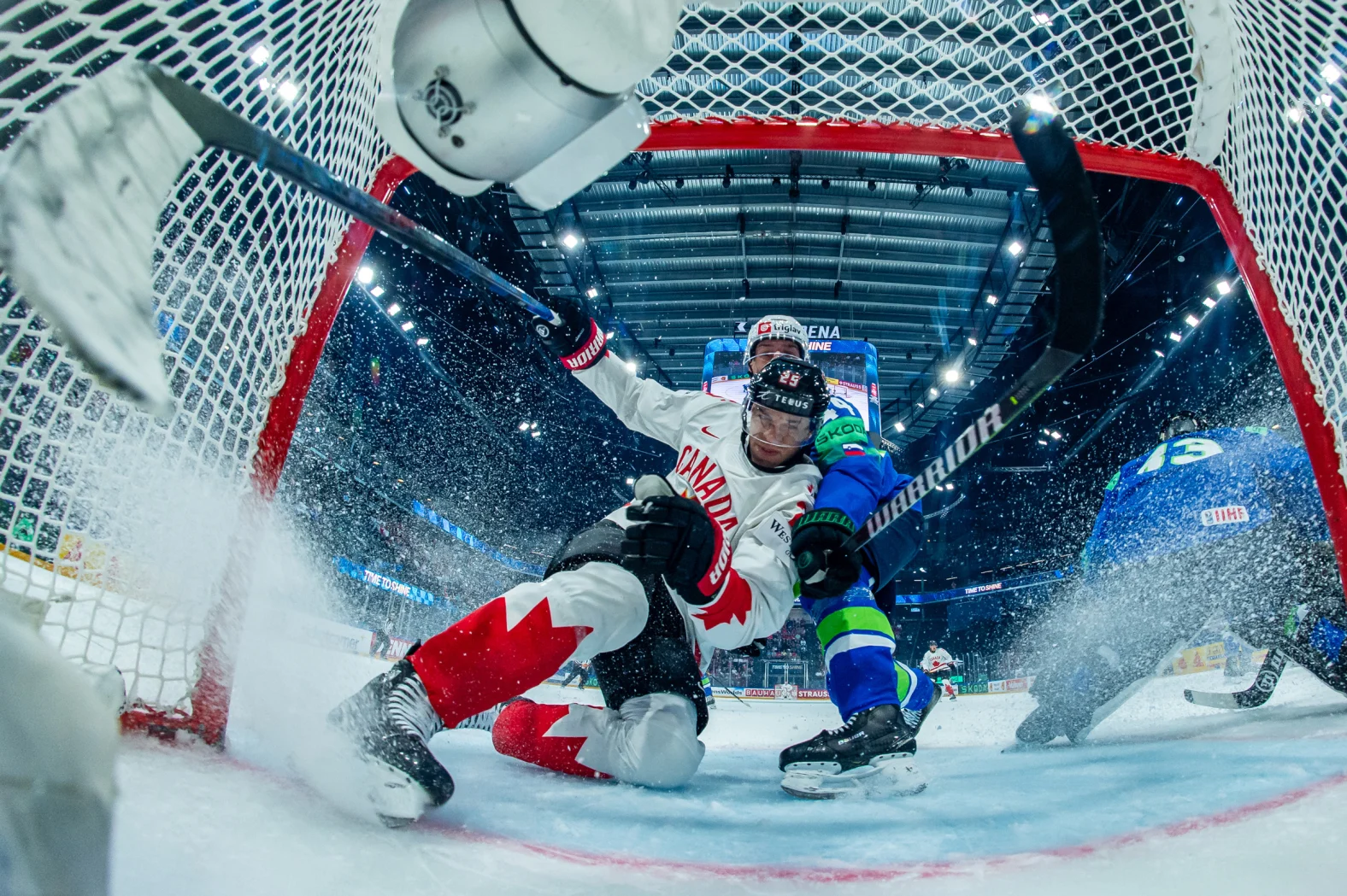 32-gettyimages-2277133035.jpg