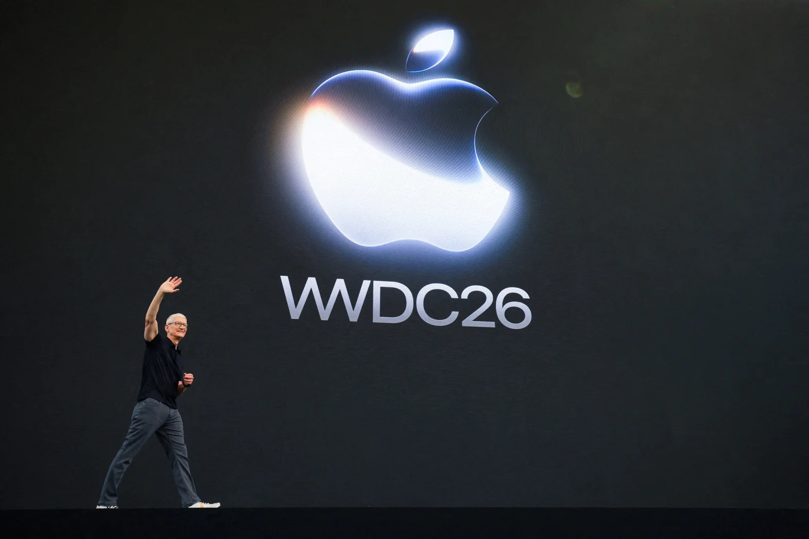 25-25-24-14-2026-06-08t171923z-454170268-rc2tplaa5h5o-rtrmadp-3-apple-wwdc.jpg